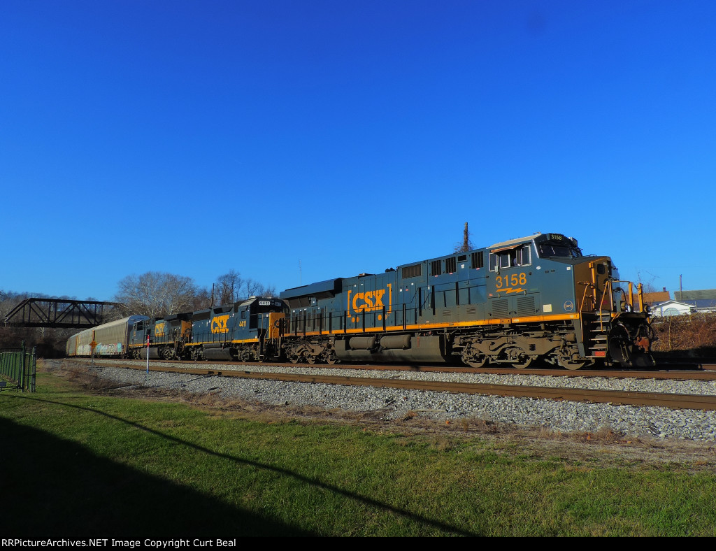 CSX  3158, 4411, 560